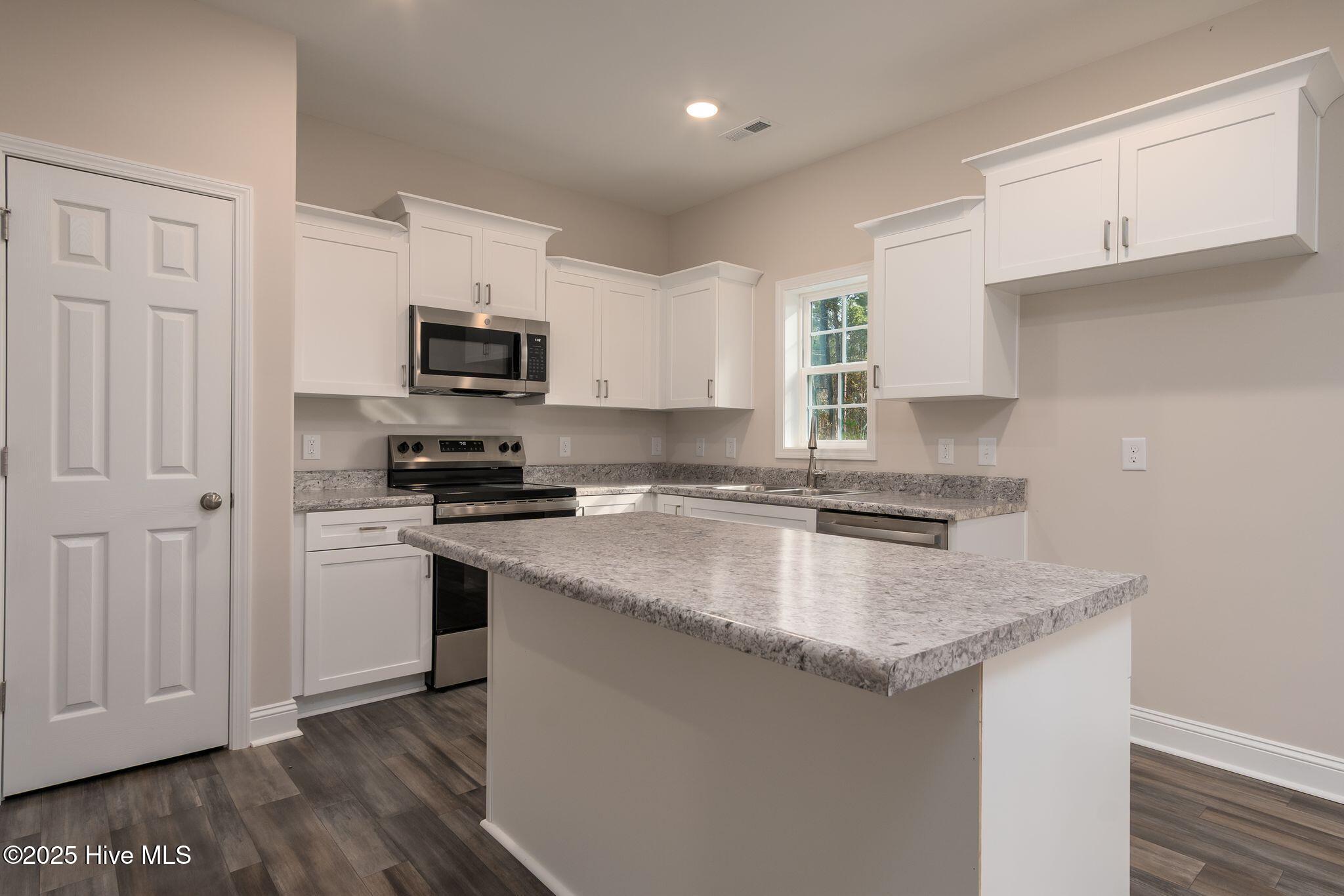211 Brighttown Road Maysville, NC 28555 - Photo 20 of 41 Kitchen