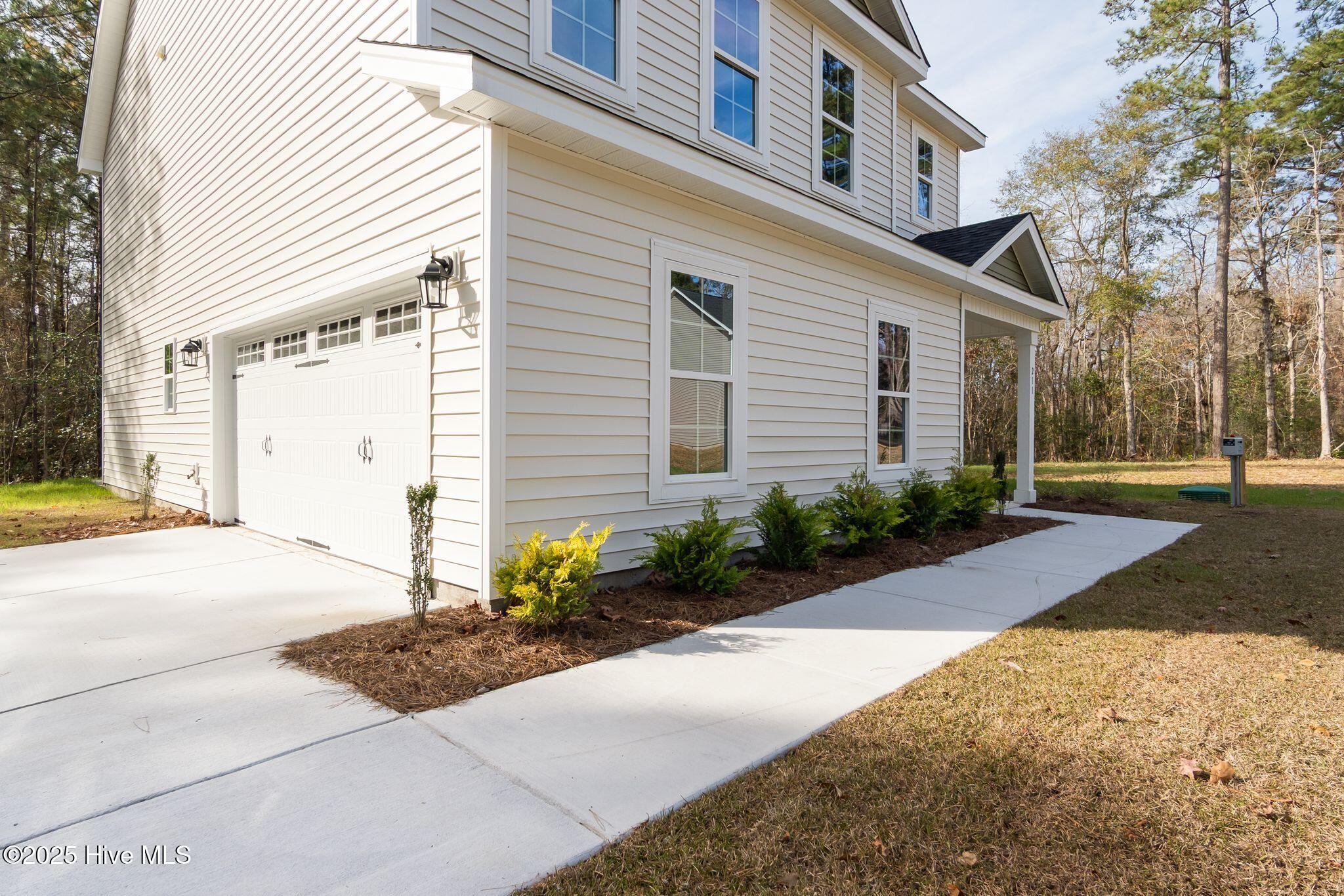 211 Brighttown Road Maysville, NC 28555 - Photo 6 of 41 Front Exterior