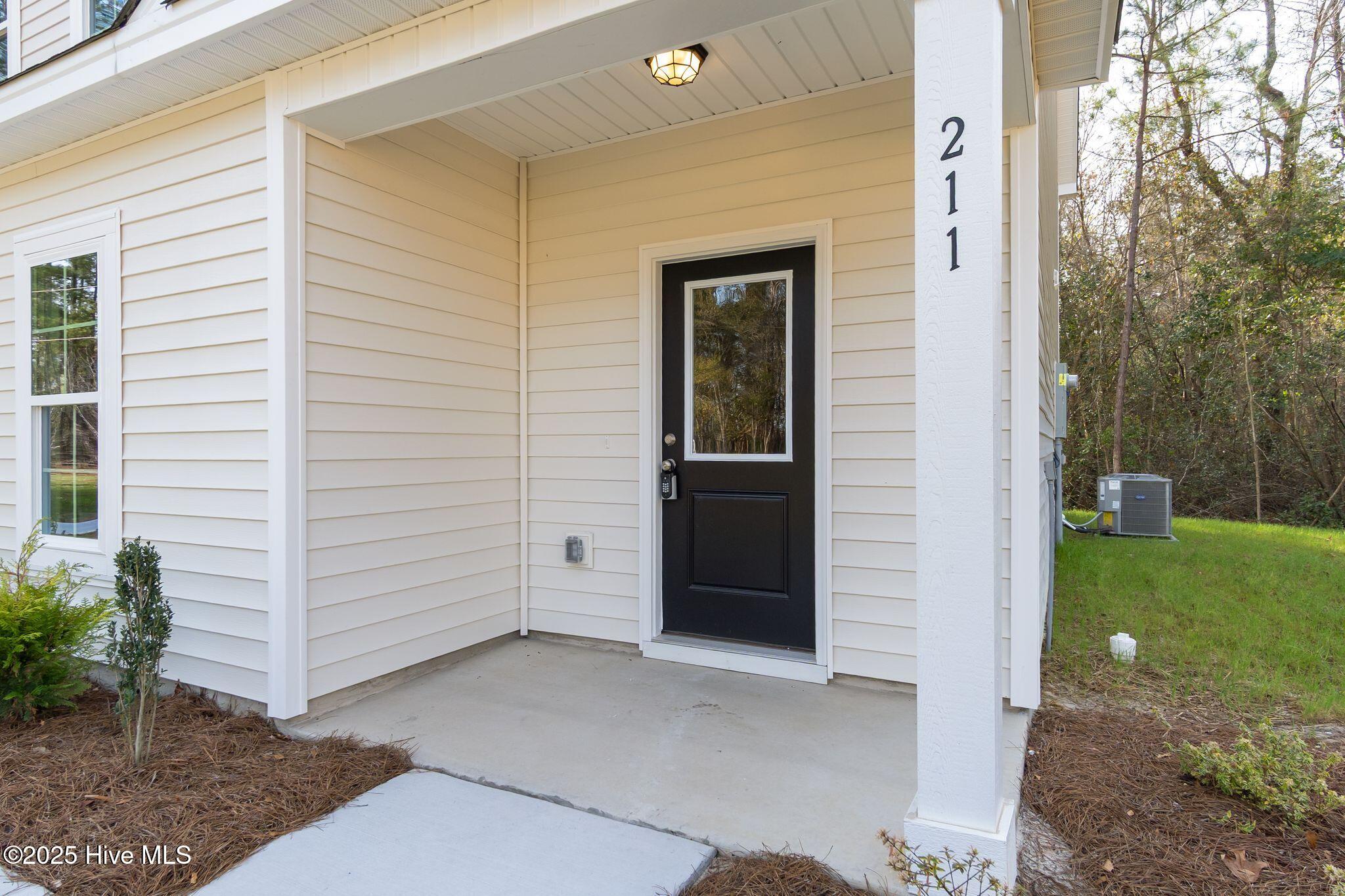 211 Brighttown Road Maysville, NC 28555 - Photo 8 of 41 Front Entrance