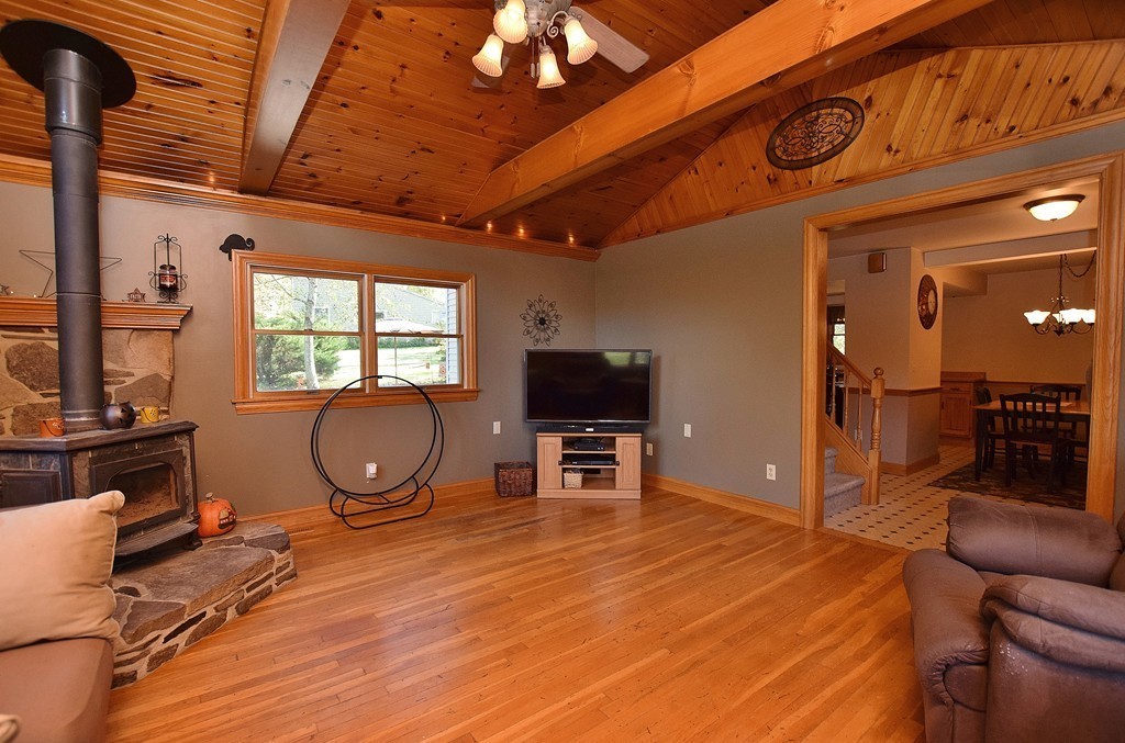 53 Santos Road Warren, MA 01092 - Photo 6 of 30