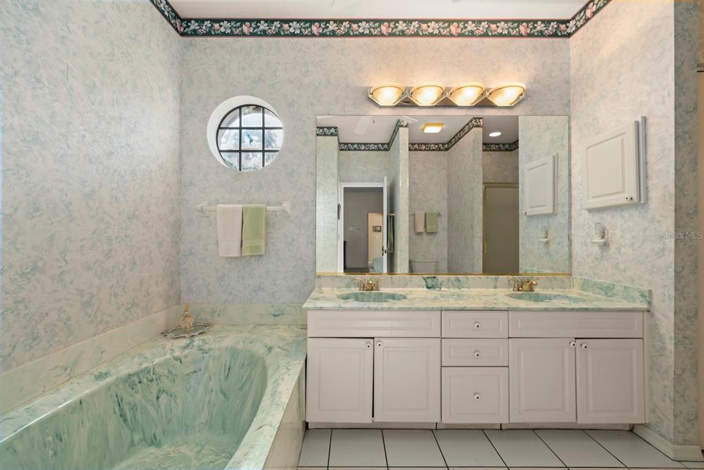 4356 Marcott Circle Sarasota, FL 34233 - Photo 30 of 57