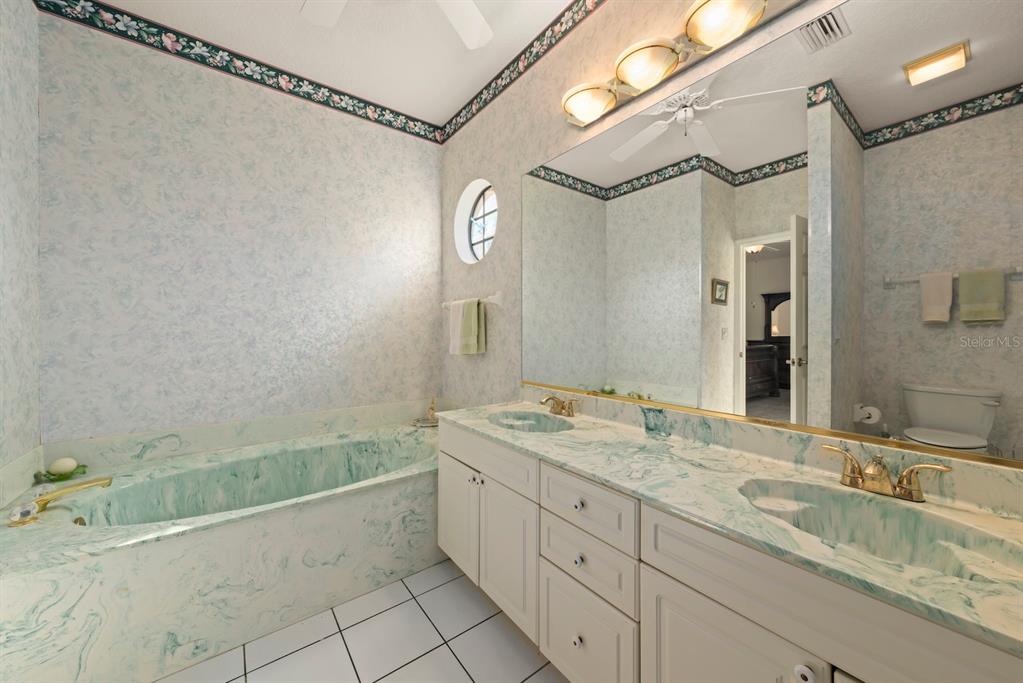 4356 Marcott Circle Sarasota, FL 34233 - Photo 32 of 57