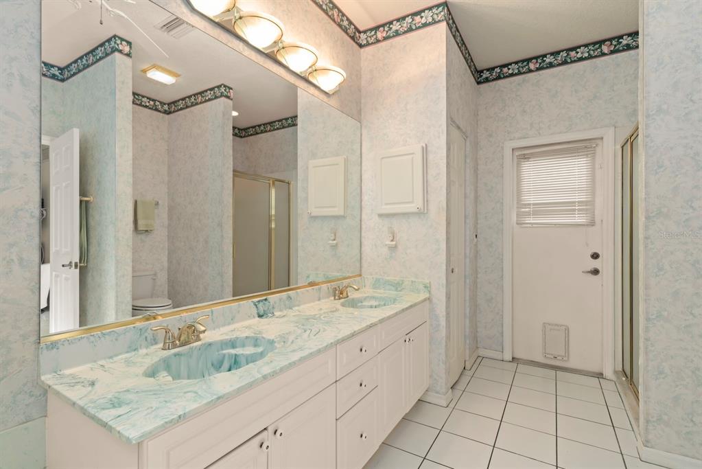 4356 Marcott Circle Sarasota, FL 34233 - Photo 33 of 57