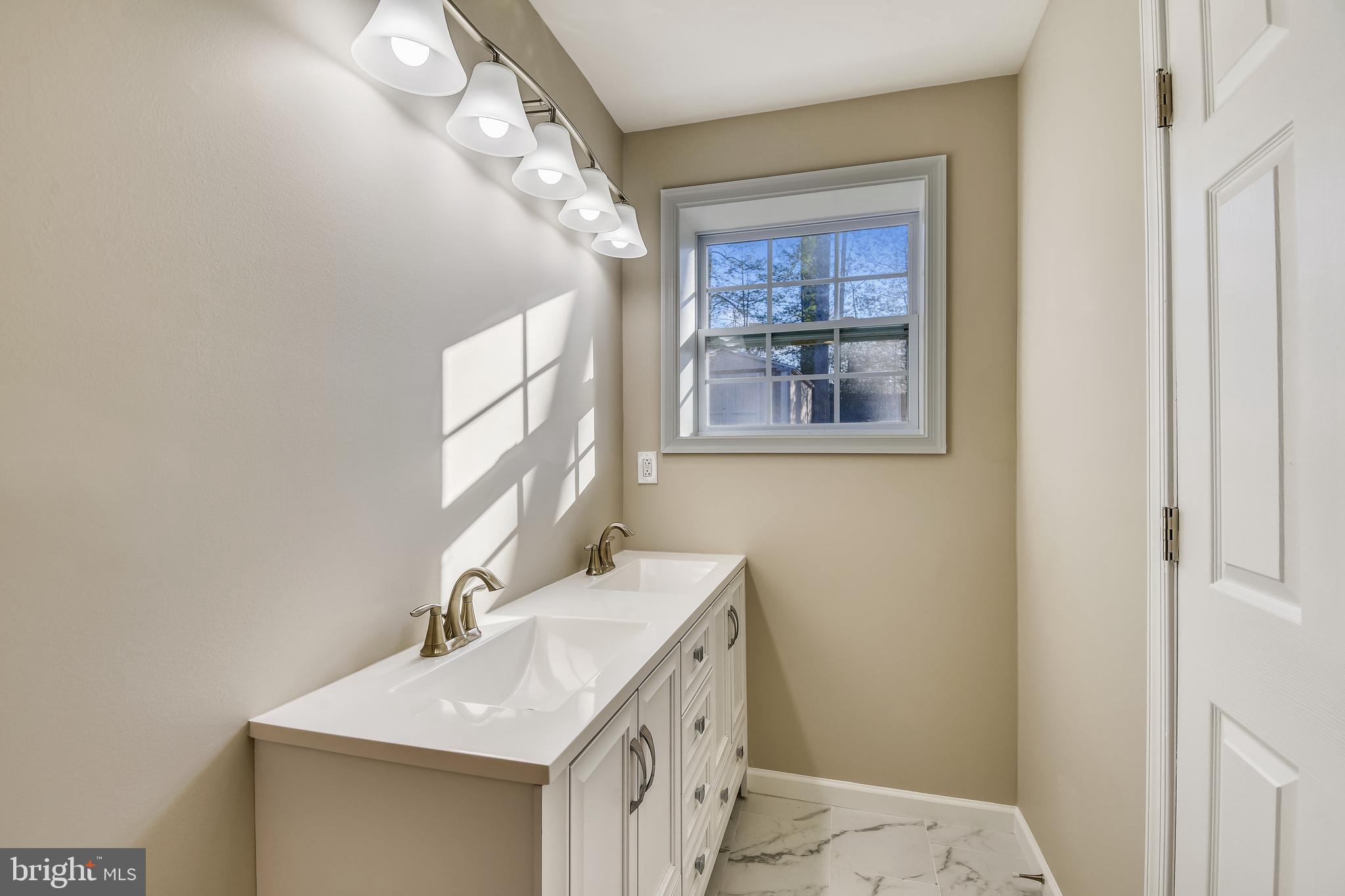 5329 Ravensworth Road Springfield, VA 22151 - Photo 6 of 39