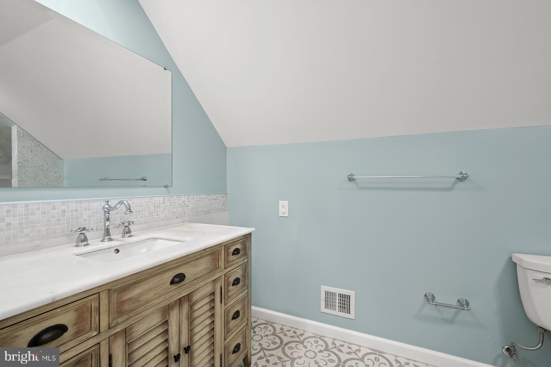 7701 Sebago Road Bethesda, MD 20817 - Photo 23 of 50 Update bath