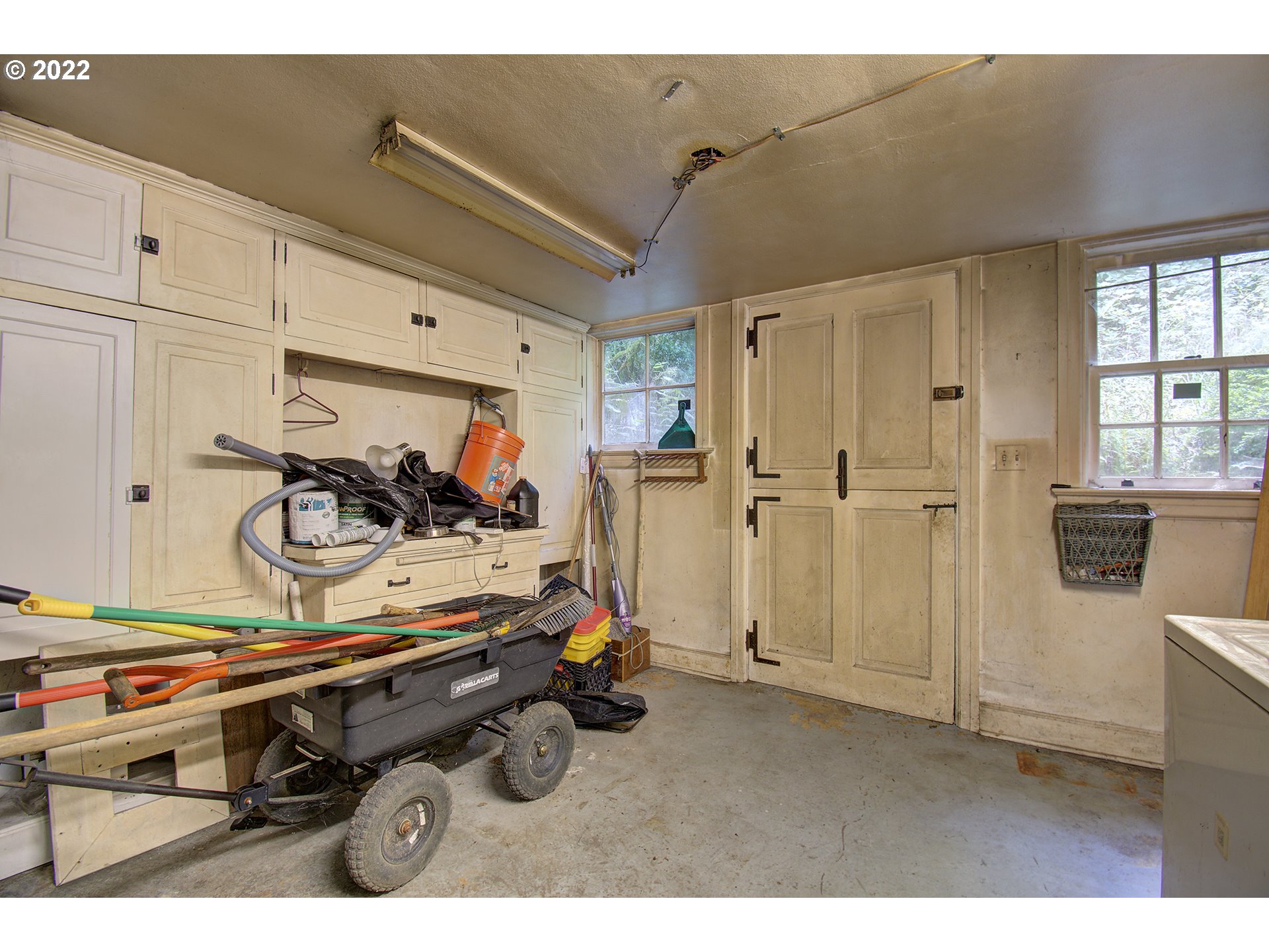 1110 Southeast Littlepage Road Corbett, OR 97019 - Photo 28 of 31 a view of a room with gym equipment