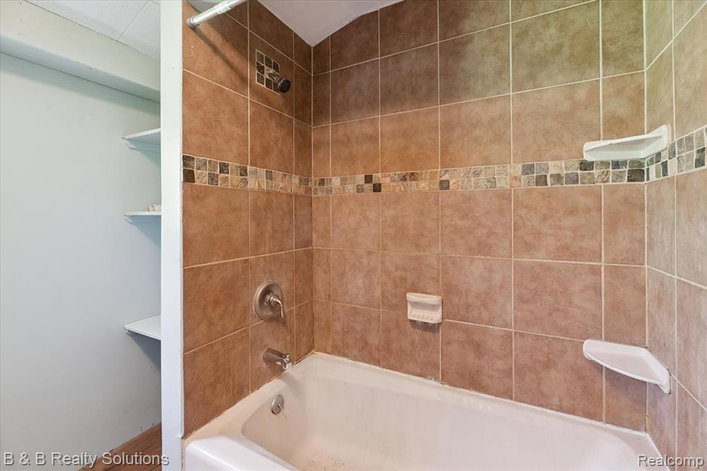 5159 Millis Road North Branch, MI 48461 - Photo 27 of 41