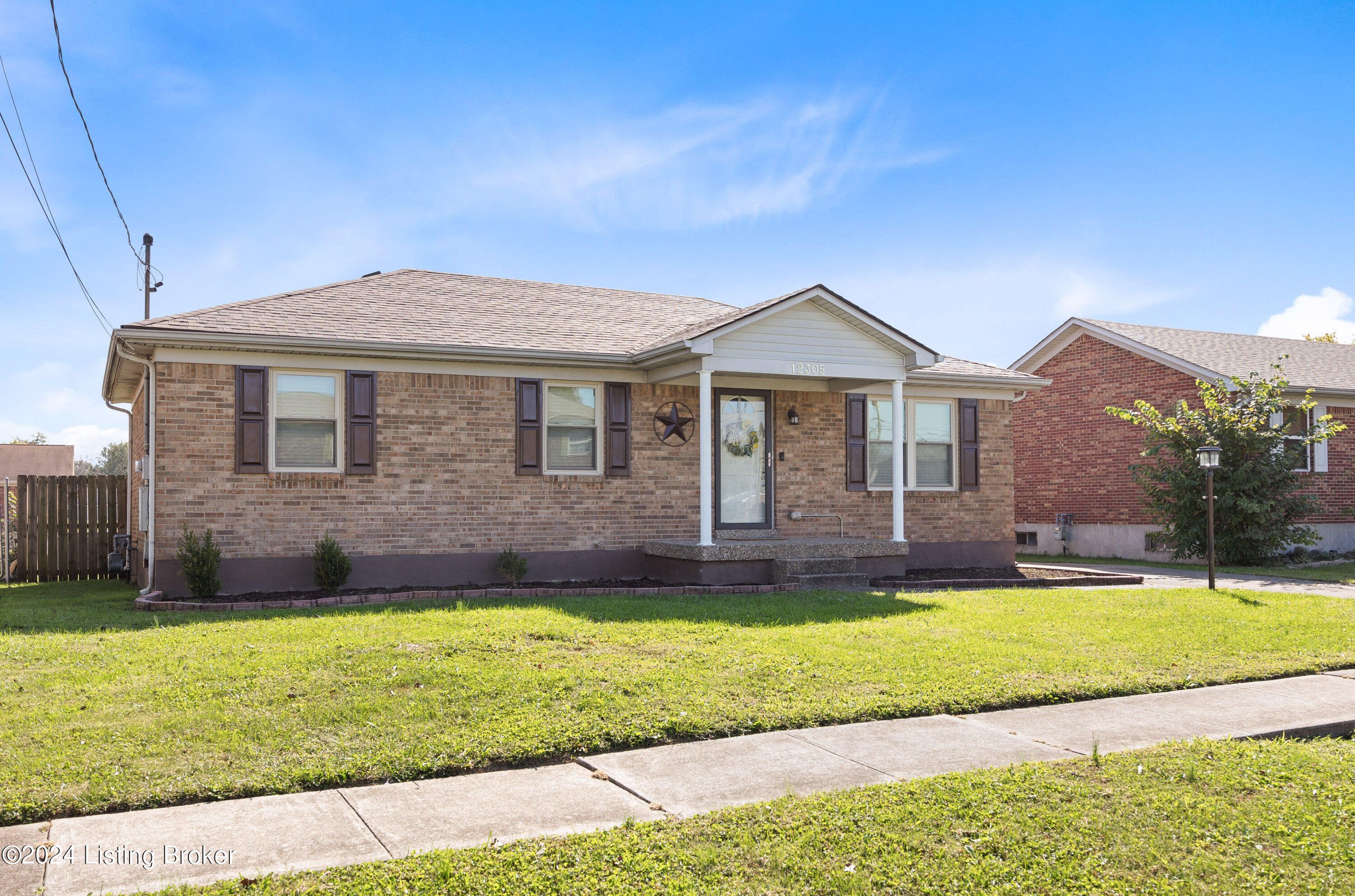 12305 Ridgemont Road Louisville, KY 40229 - Photo 3 of 28 003
