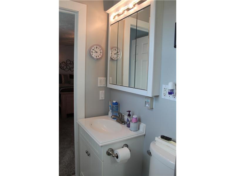 423 Ceylon Road Carmichaels, PA 15320 - Photo 16 of 25 Full Bath.
