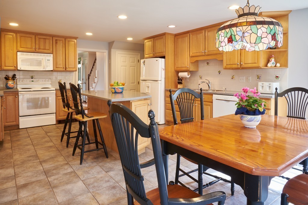 89 Fuller Brook Road Wellesley, MA 02482 - Photo 3 of 23