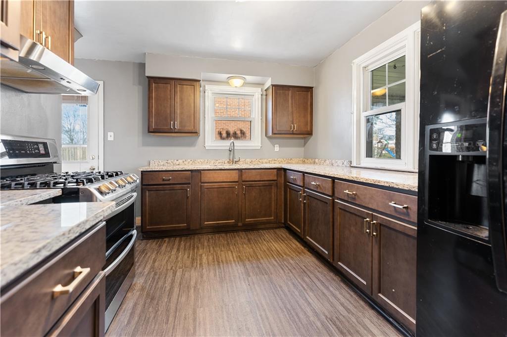 2024 Warriors Road Pittsburgh, PA 15205 - Photo 7 of 43 Brand new cabinets & granite countertops!