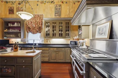 $1,050,000 | 830 St Peter, New Orleans, LA 70116