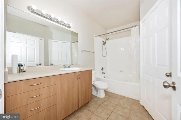 $325,000 | 19620 Galway Bay Circle, Unit 103, Germantown, MD 20874