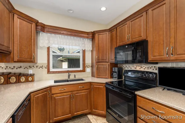 $389,900 | 8105 Amber Crest Drive Southwest, Byron Center, MI 49315