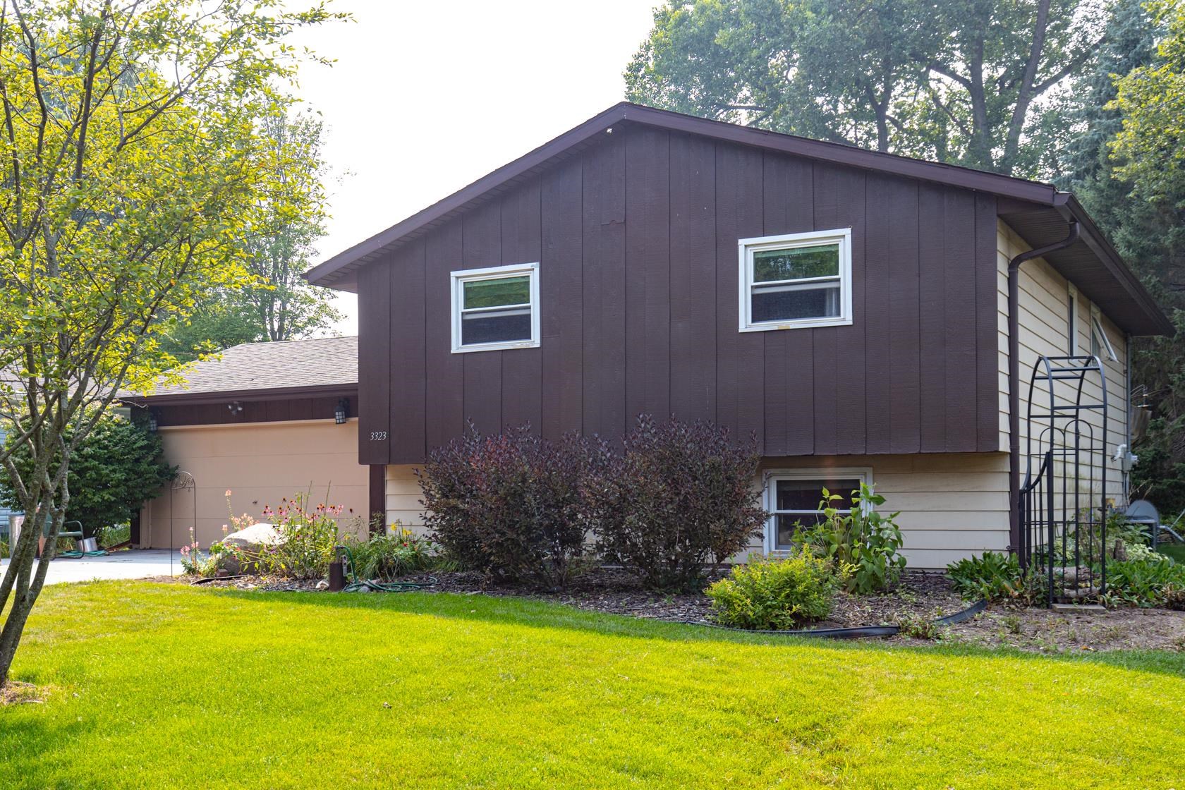3323 North Morrison Street Appleton, WI 54911 - Photo 1 of 1 Gallery Image 1