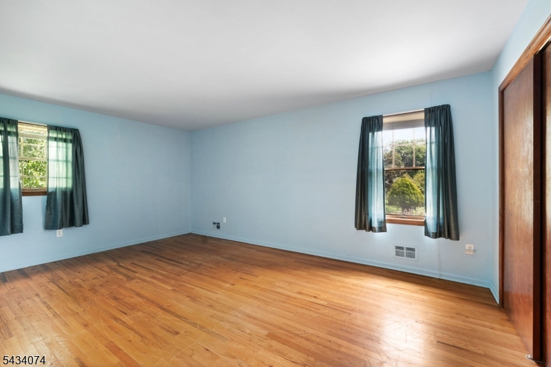 42 Higginsville Road Neshanic Station, NJ 08853 - Photo 17 of 33