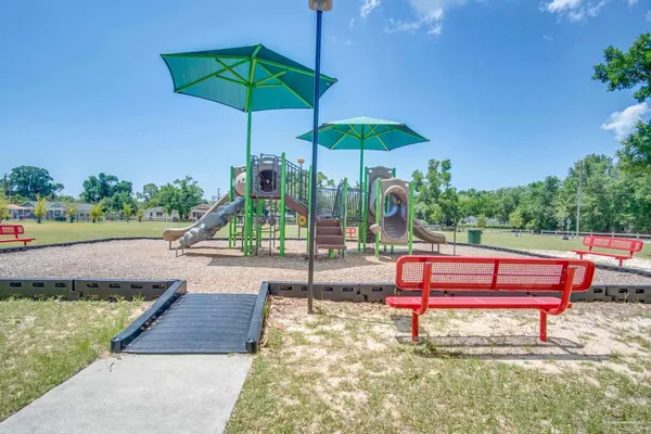 a view of a yard with basketball court