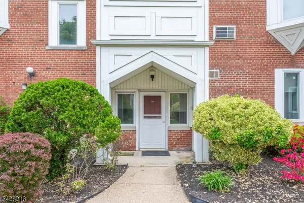 $2,100 | 520 Turnpike C111 Pompton Plains, Port Murray, NJ 07865