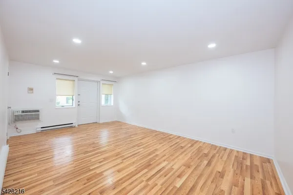 $2,100 | 520 Turnpike C111 Pompton Plains, Port Murray, NJ 07865