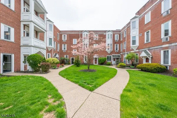 $2,100 | 520 Turnpike C111 Pompton Plains, Port Murray, NJ 07865