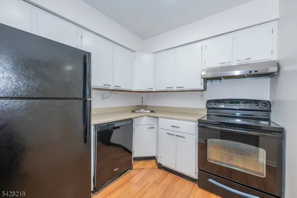 $2,100 | 520 Turnpike C111 Pompton Plains, Port Murray, NJ 07865