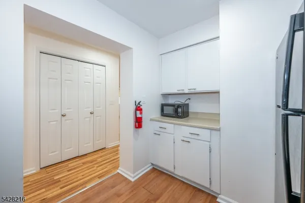 $2,100 | 520 Turnpike C111 Pompton Plains, Port Murray, NJ 07865