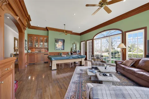 $5,700,000 | 195 Feeks Lane, Locust Valley, NY 11560