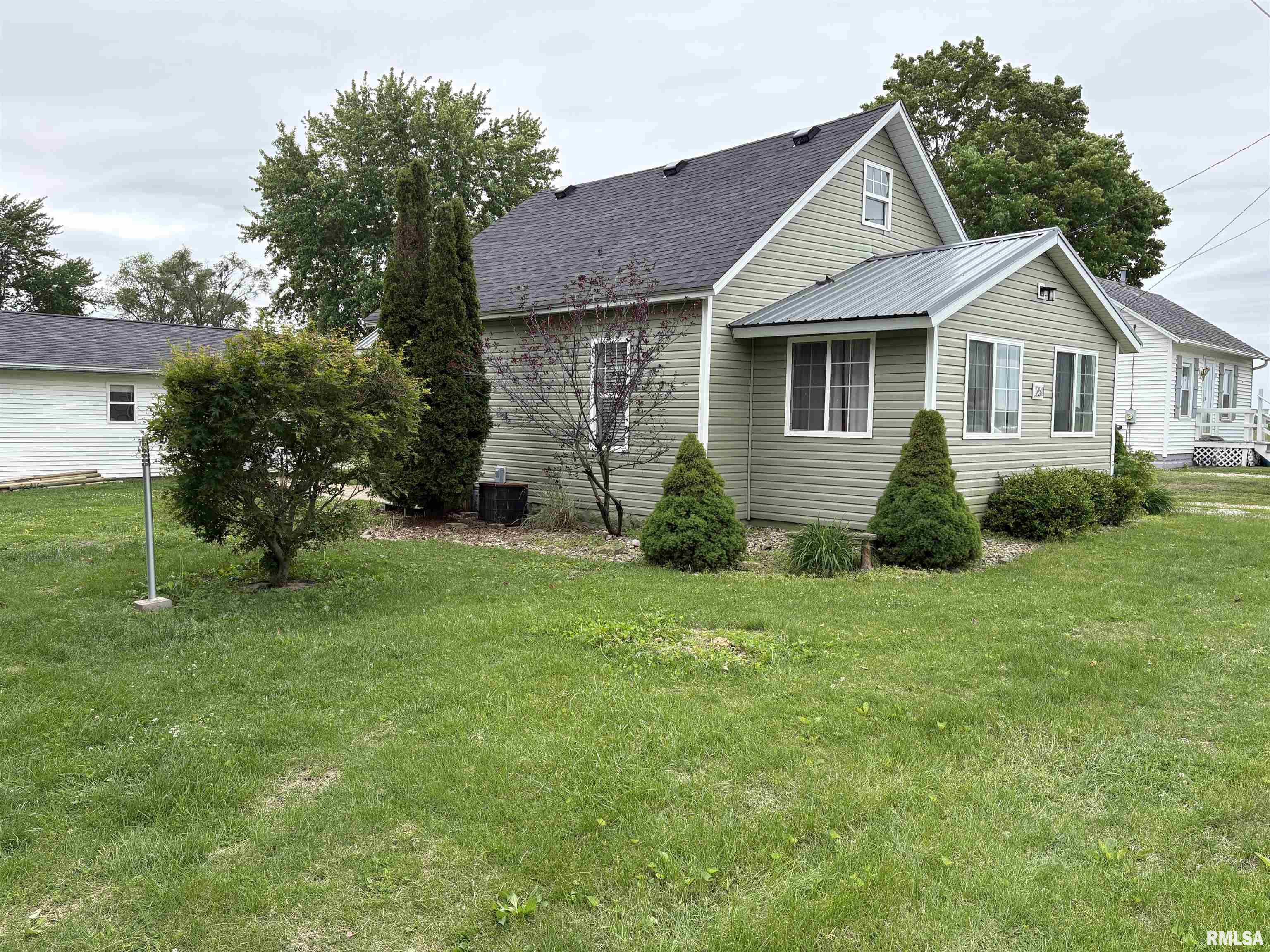 254 5th Street Dunfermline, IL 61524 - Photo 4 of 46