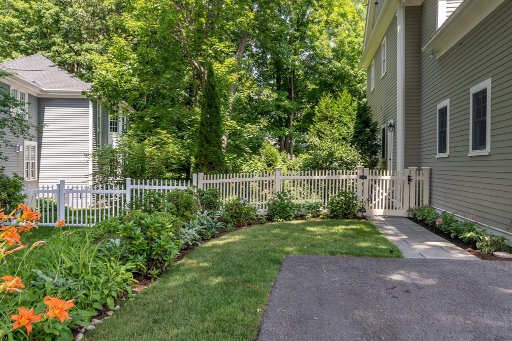 22 Northgate Road Wellesley, MA 02481 - Photo 29 of 33
