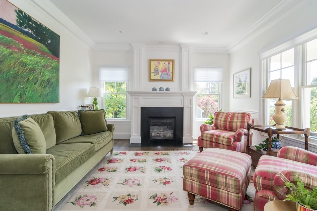 22 Northgate Road Wellesley, MA 02481 - Photo 3 of 33