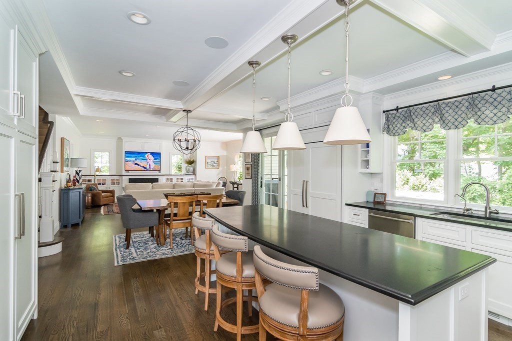 22 Northgate Road Wellesley, MA 02481 - Photo 5 of 33