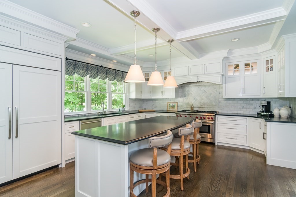 22 Northgate Road Wellesley, MA 02481 - Photo 6 of 33