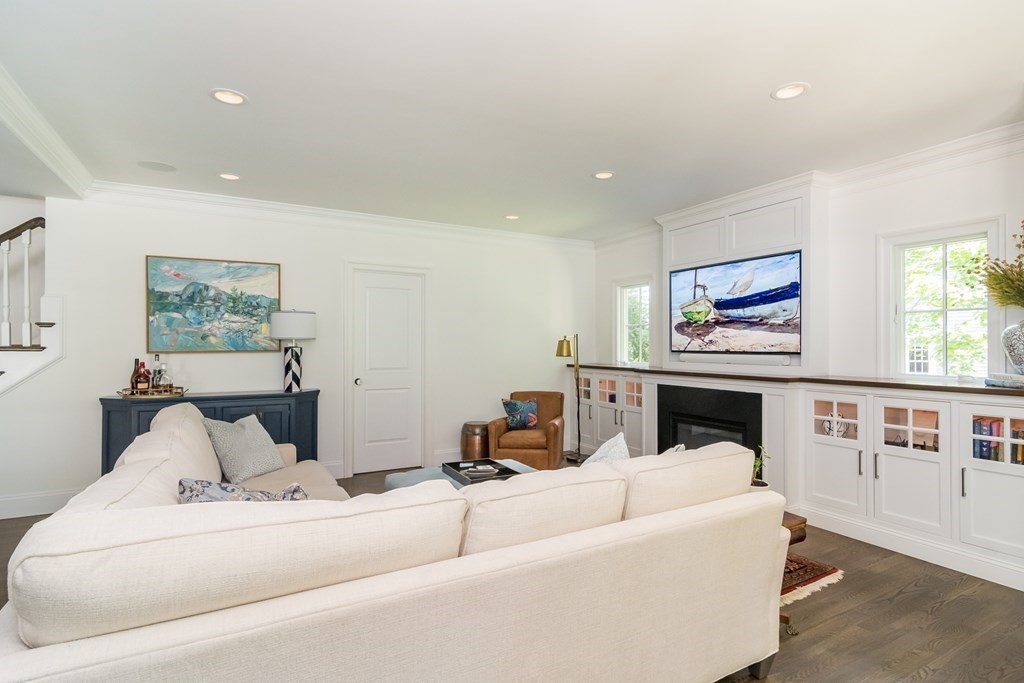 22 Northgate Road Wellesley, MA 02481 - Photo 9 of 33