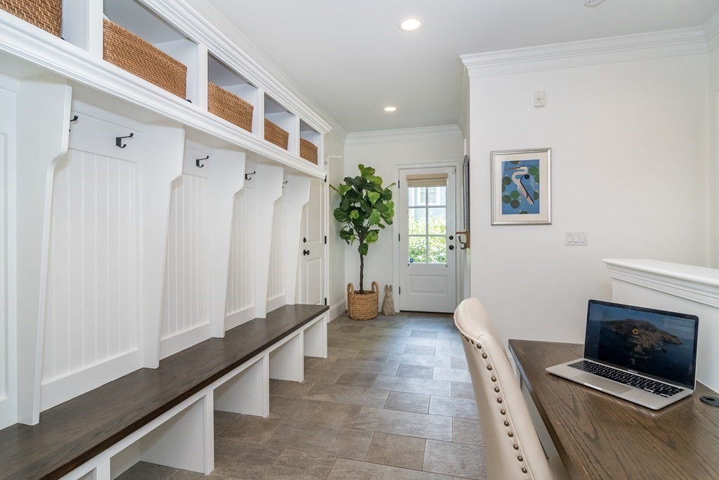 22 Northgate Road Wellesley, MA 02481 - Photo 10 of 33