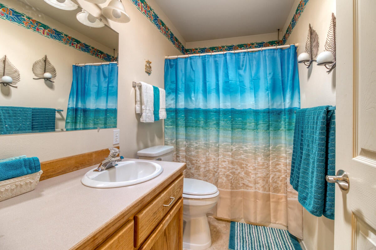 60452 Zuni Road Bend, OR 97702 - Photo 17 of 41 Second Bathroom at the end of the hallway.