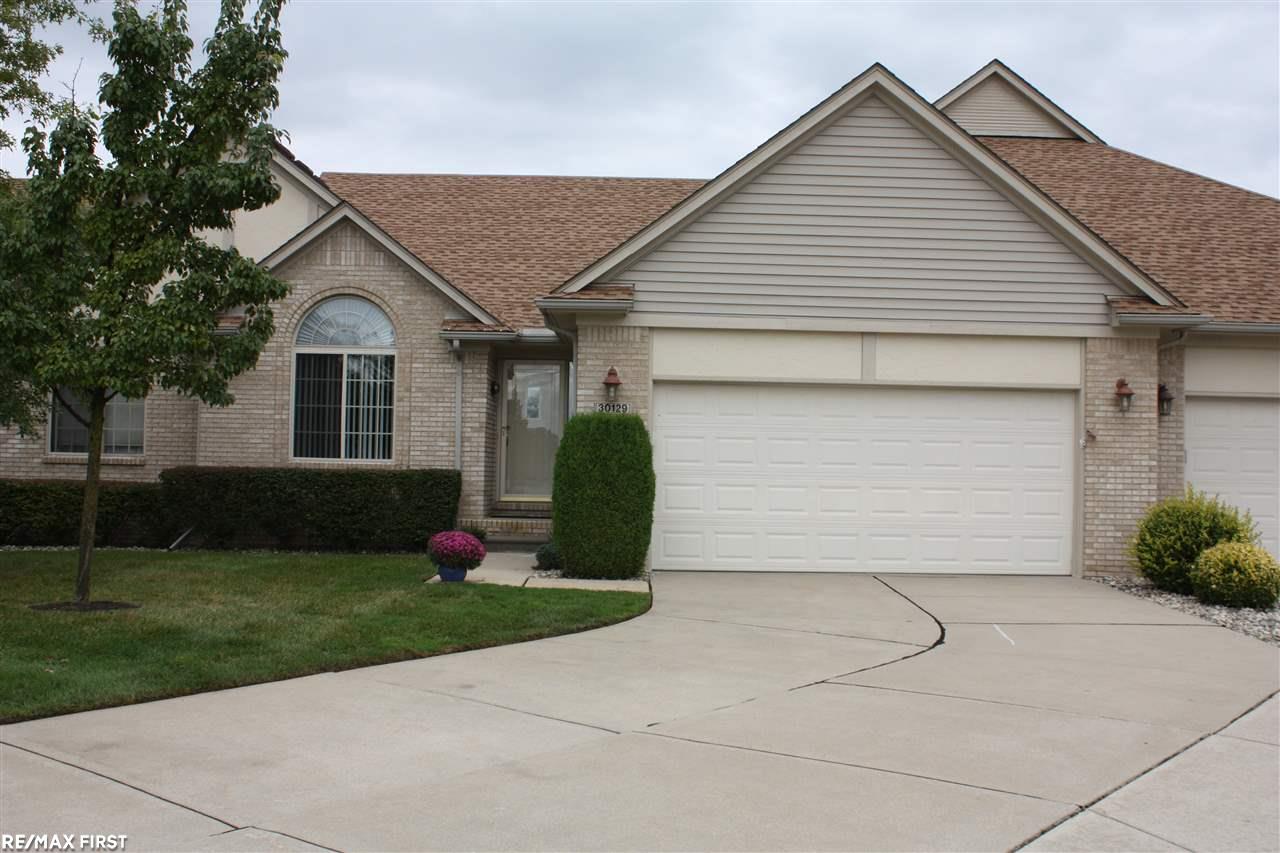 30129 Raintree Circle New Baltimore, MI 48047 - Photo 1 of 24 31304356.JPG