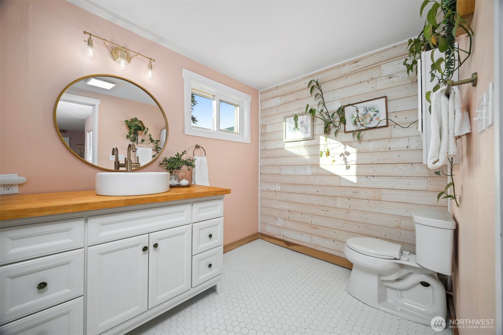 3895 Bancroft Road Bellingham, WA 98225 - Photo 12 of 40 a bathroom with a toilet a sink and mirror