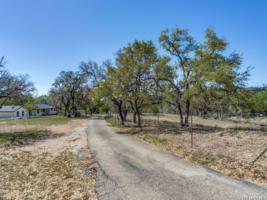 135 Walnut Grove Road Boerne, TX 78006 - Photo 14 of 41