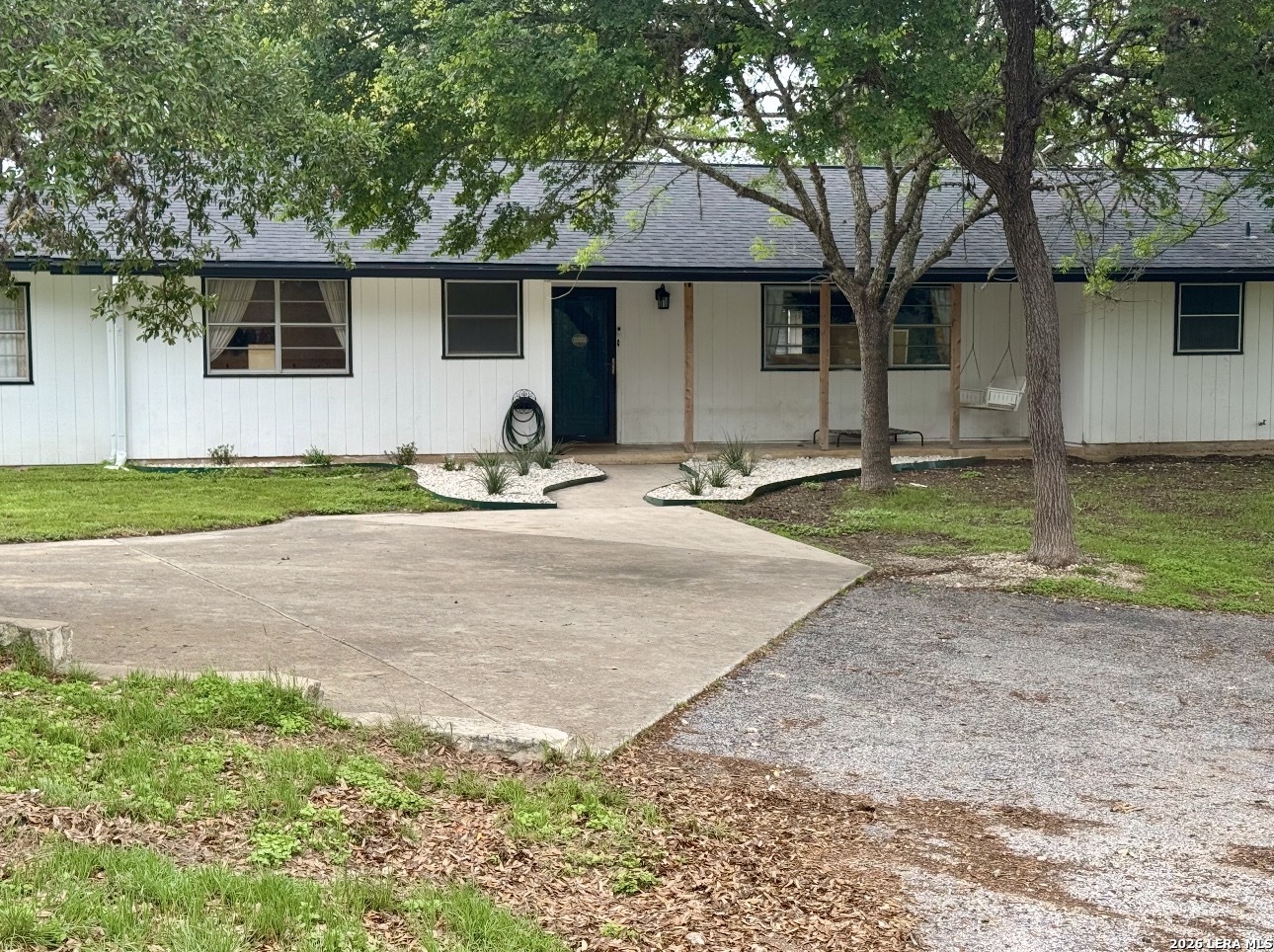 135 Walnut Grove Road Boerne, TX 78006 - Photo 4 of 41