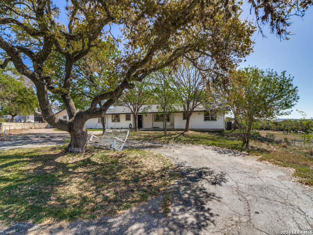 135 Walnut Grove Road Boerne, TX 78006 - Photo 5 of 32