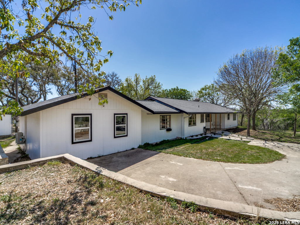 135 Walnut Grove Road Boerne, TX 78006 - Photo 6 of 32