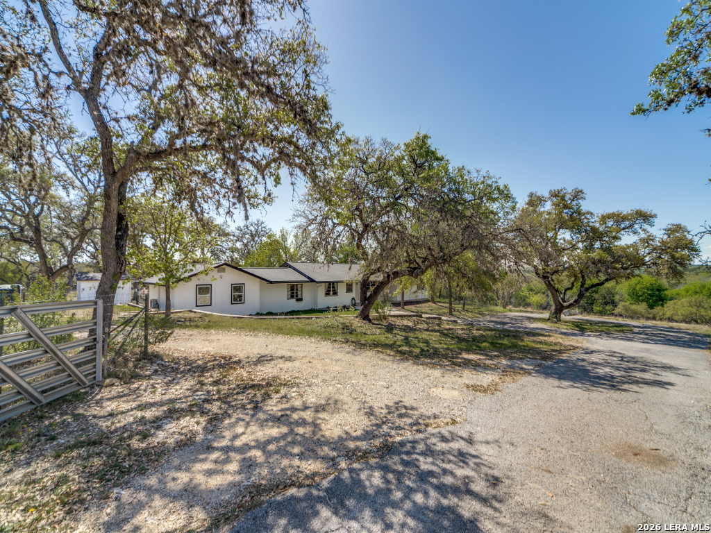 135 Walnut Grove Road Boerne, TX 78006 - Photo 7 of 41