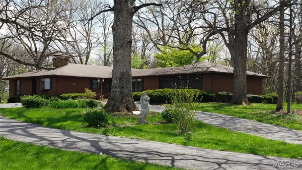 $725,000 | 17466 Lageman Lane, Brighton, IL 62012