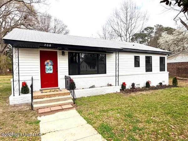 $189,900 | 208 Bowden Street, Senatobia, MS 38668