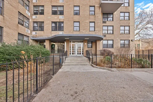 $250,000 | 1966 Newbold Avenue, Unit 709 | Unionport