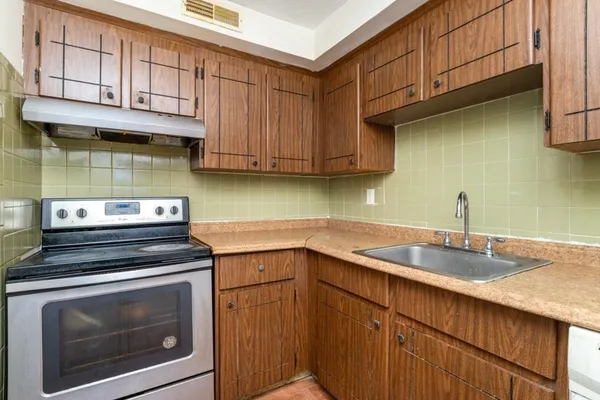 $250,000 | 100 Oak Lane, Unit 12, Brockton, MA 02301
