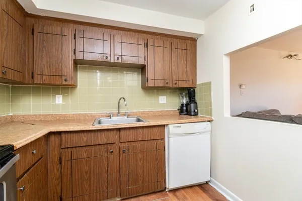 $250,000 | 100 Oak Lane, Unit 12, Brockton, MA 02301