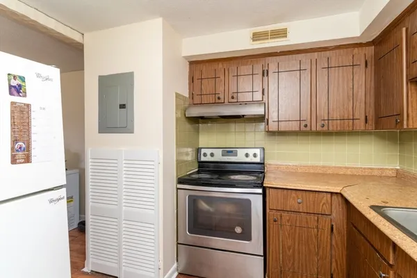 $250,000 | 100 Oak Lane, Unit 12, Brockton, MA 02301