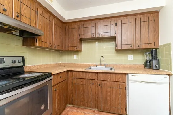 $250,000 | 100 Oak Lane, Unit 12, Brockton, MA 02301