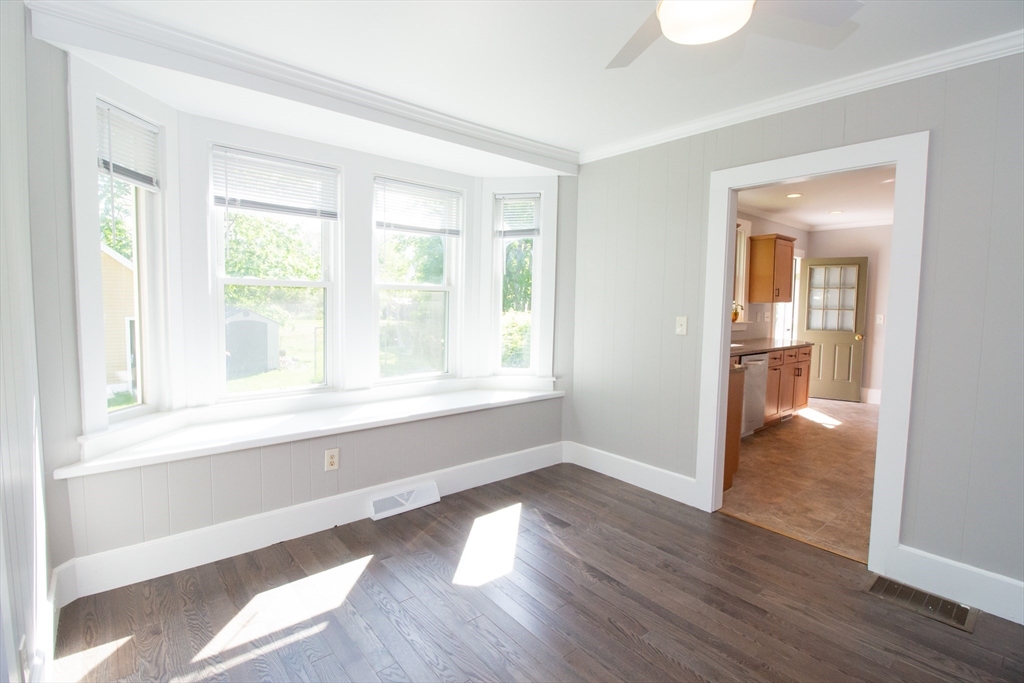 559 County Road Rochester, MA 02576 - Photo 5 of 28